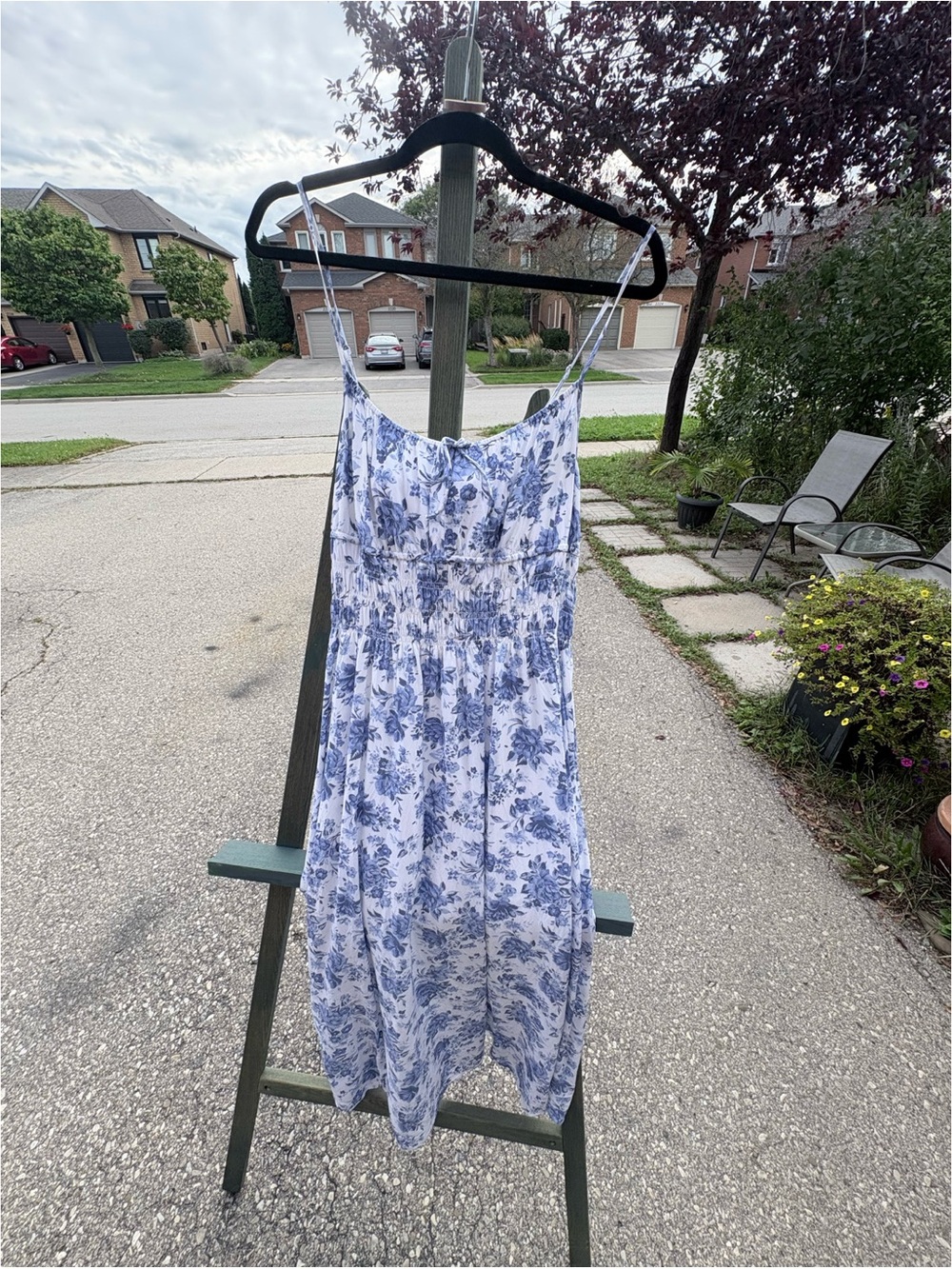 Wilfred Blue Floral Maxi Dress with Smocked Waist - STILL REGULAR PRICE ONLINE - Picture 9 of 12